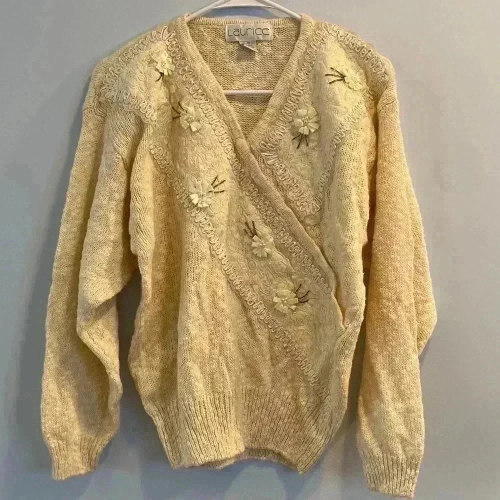 Laurice Women’s Knit Sweater Size‎ Medium M Beaded Lace Floral Feminine Cream